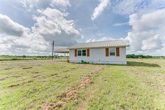 1300 W Fannin Street, Rice, TX 75155
