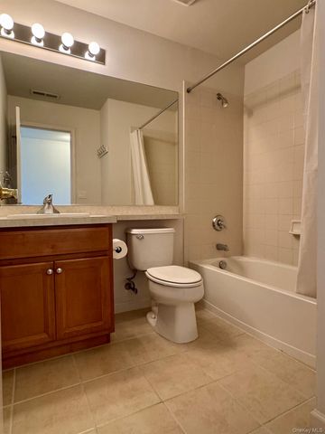 19 Putters Way 10, Middletown, NY 10940