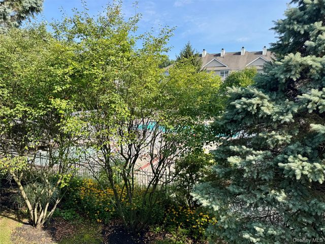 19 Putters Way 10, Middletown, NY 10940