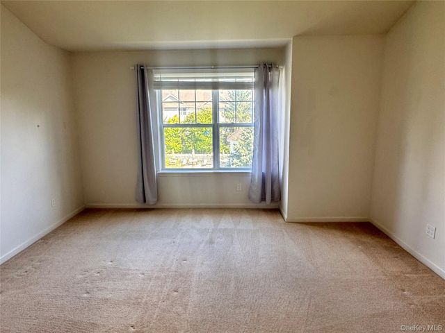 19 Putters Way 10, Middletown, NY 10940
