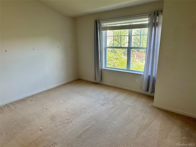 19 Putters Way 10, Middletown, NY 10940