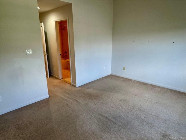 19 Putters Way 10, Middletown, NY 10940