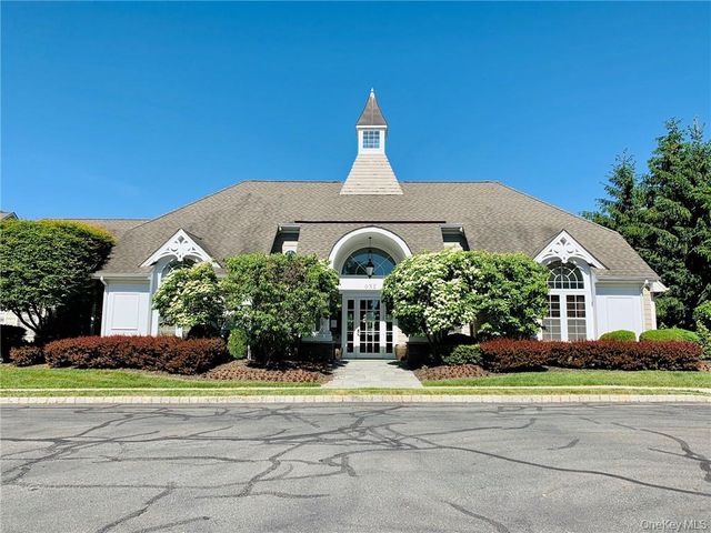 19 Putters Way 10, Middletown, NY 10940