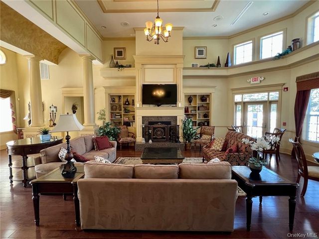 19 Putters Way 10, Middletown, NY 10940