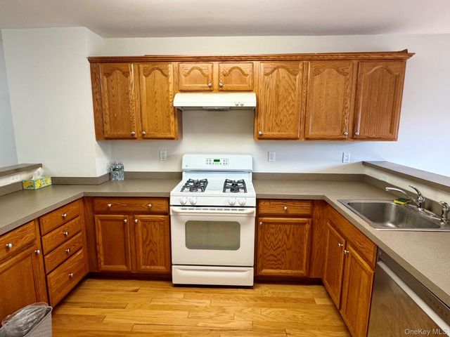 19 Putters Way 10, Middletown, NY 10940