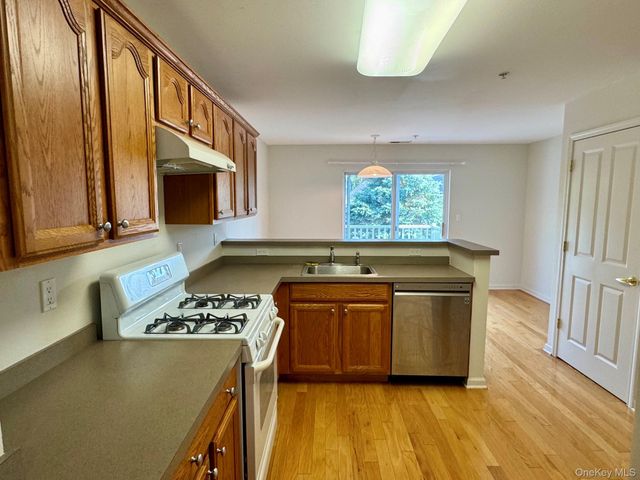 19 Putters Way 10, Middletown, NY 10940