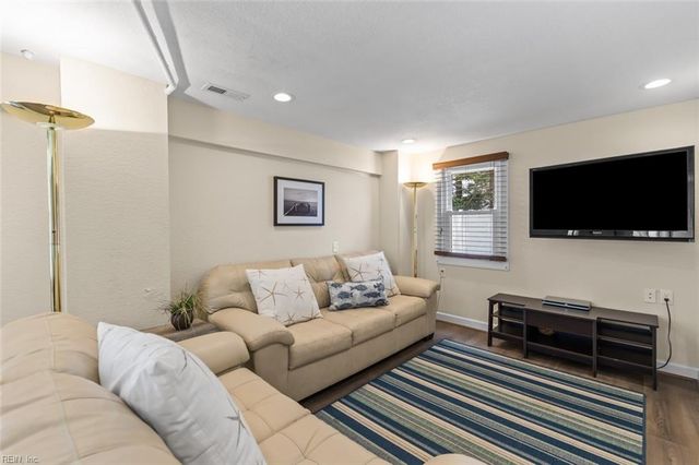 3305 Sandfiddler RD, Virginia Beach, VA 23456