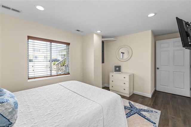 3305 Sandfiddler RD, Virginia Beach, VA 23456