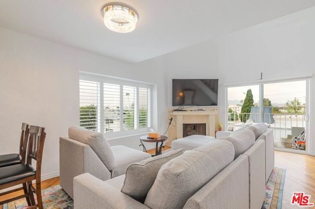 1121 E Wilson Avenue 12, Glendale, CA 91206