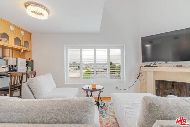 1121 E Wilson Avenue 12, Glendale, CA 91206