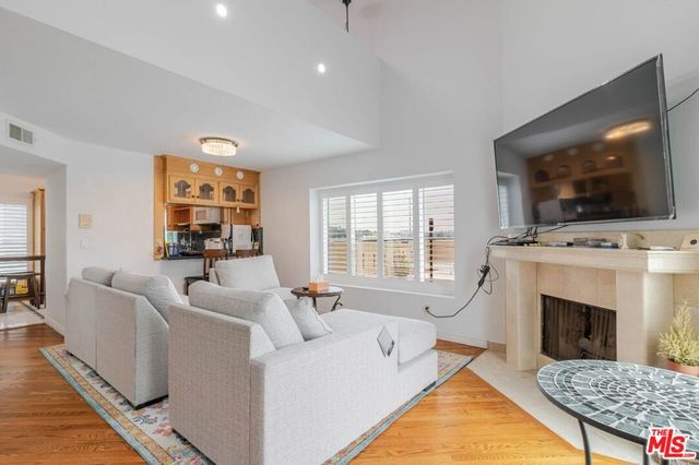 1121 E Wilson Avenue 12, Glendale, CA 91206