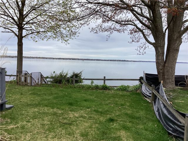 135 Namquid Drive, Warwick, RI 02888