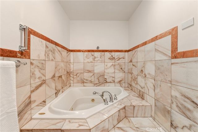 7061 Kester C, Van Nuys, CA 91405