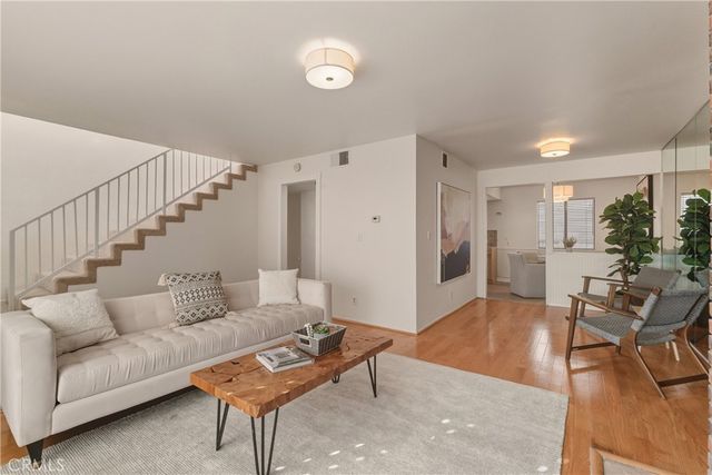 7061 Kester C, Van Nuys, CA 91405