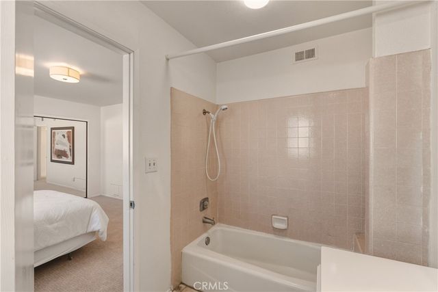 7061 Kester C, Van Nuys, CA 91405