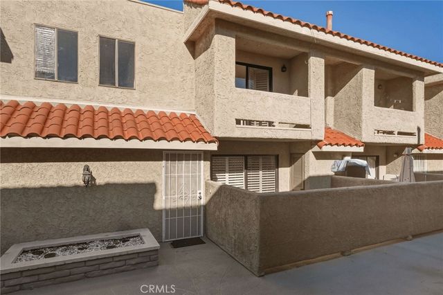 7061 Kester C, Van Nuys, CA 91405