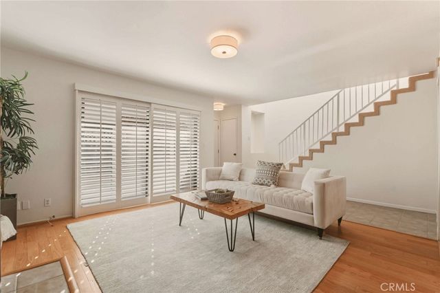 7061 Kester C, Van Nuys, CA 91405