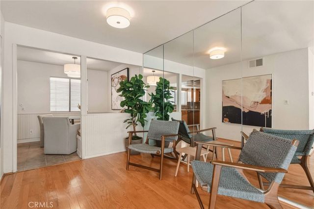 7061 Kester C, Van Nuys, CA 91405