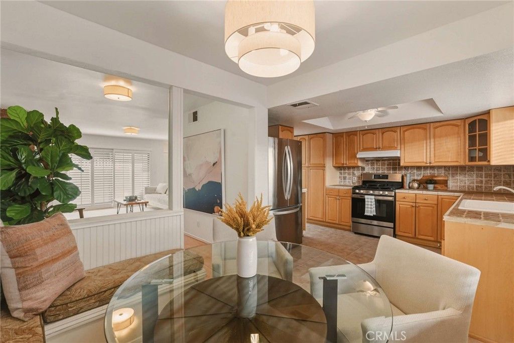 7061 Kester C, Van Nuys, CA 91405