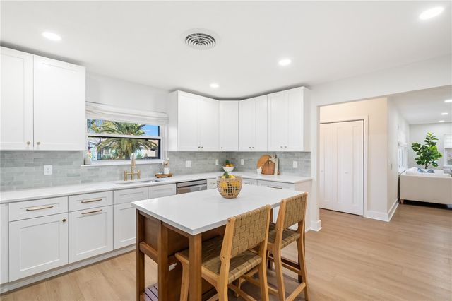 67 NICHOLAS DRIVE, Dunedin, FL 34698