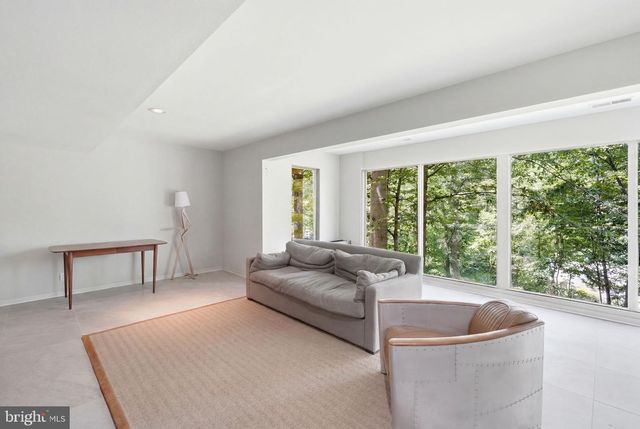 3220 SAWMILL RD, Newtown Square, PA 19073