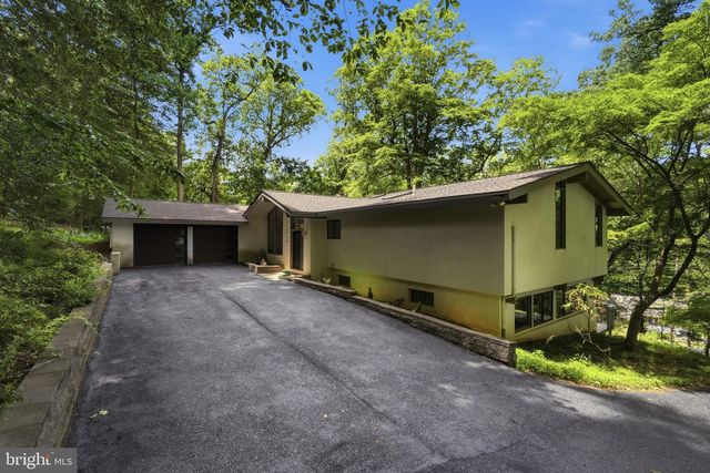 3220 SAWMILL RD, Newtown Square, PA 19073