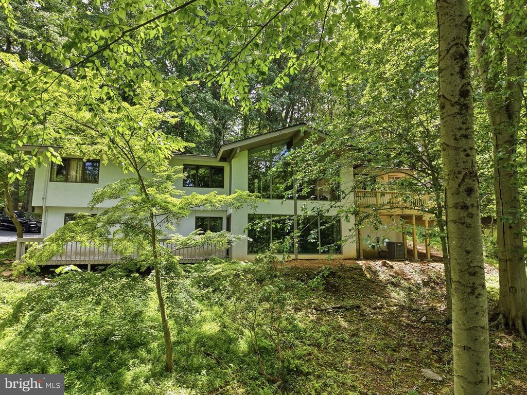 3220 SAWMILL RD, Newtown Square, PA 19073