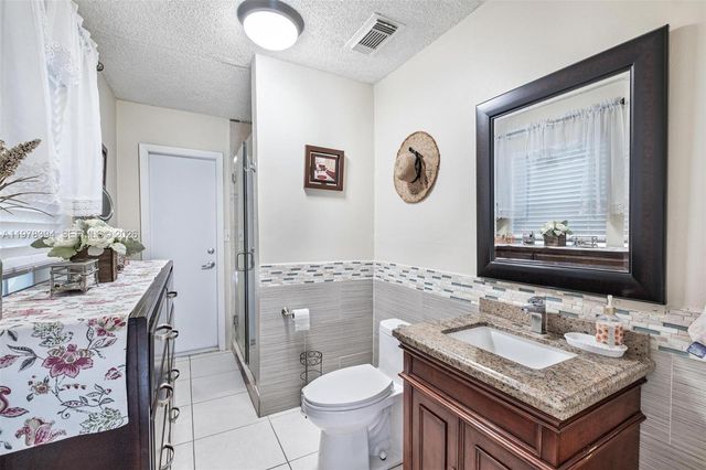 2862 SW 38th Ct, Miami, FL 33134