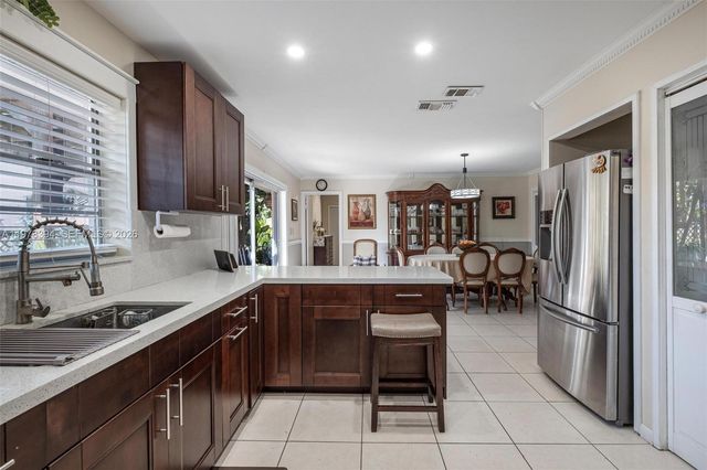 2862 SW 38th Ct, Miami, FL 33134