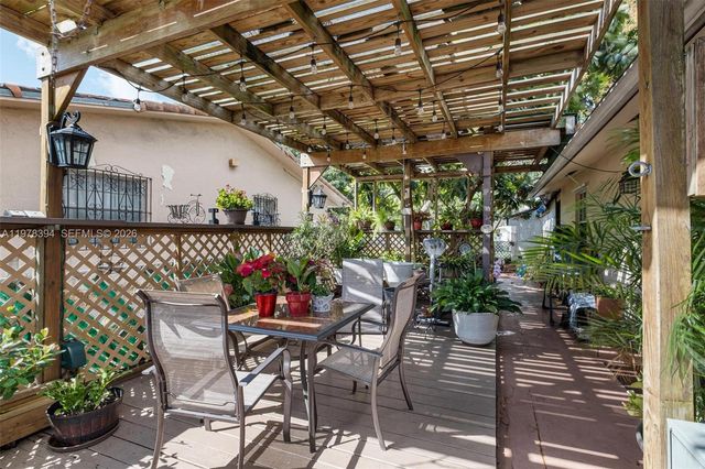 2862 SW 38th Ct, Miami, FL 33134