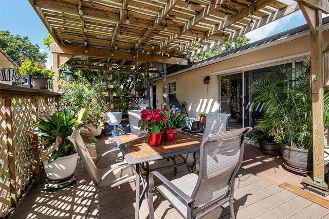 2862 SW 38th Ct, Miami, FL 33134