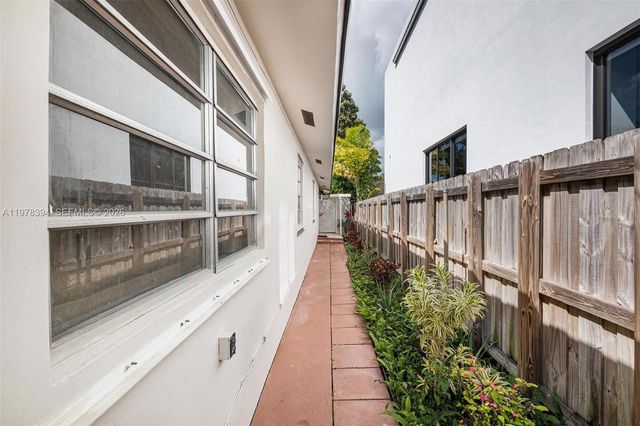 2862 SW 38th Ct, Miami, FL 33134