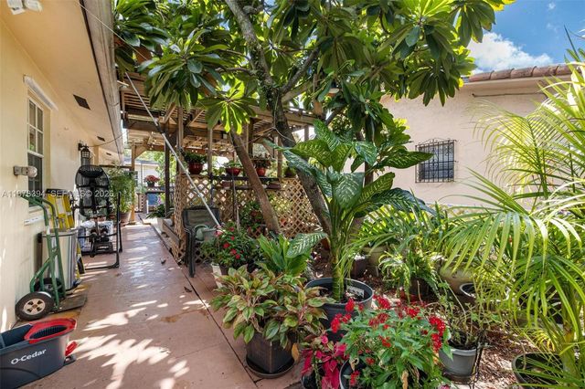 2862 SW 38th Ct, Miami, FL 33134