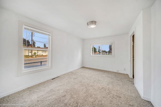 810 S University Rd, Spokane Valley, WA 99206