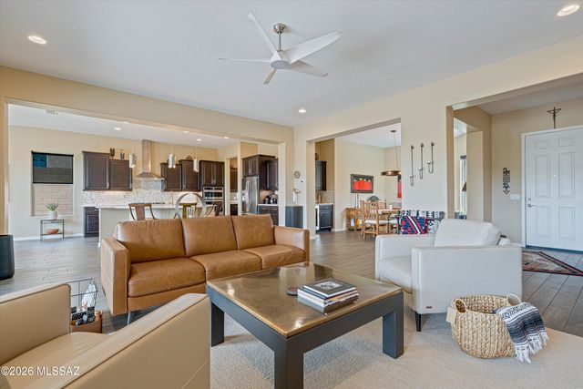 6990 W Cliff Spring Trail, Marana, AZ 85658