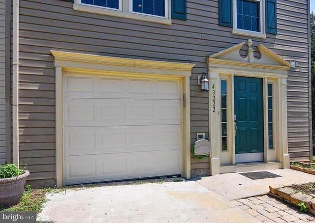 43222 CHOKEBERRY SQ, Ashburn, VA 20147