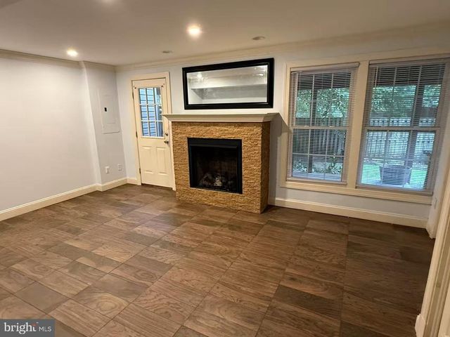 43222 CHOKEBERRY SQ, Ashburn, VA 20147
