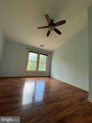 43222 CHOKEBERRY SQ, Ashburn, VA 20147