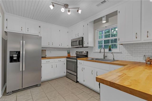 6711 Lake View DR, Gloucester, VA 23061