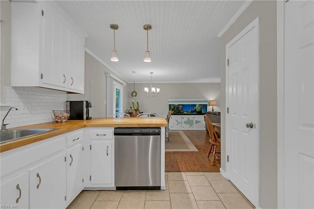 6711 Lake View DR, Gloucester, VA 23061