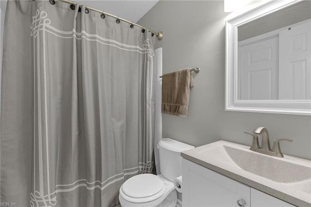 6711 Lake View DR, Gloucester, VA 23061