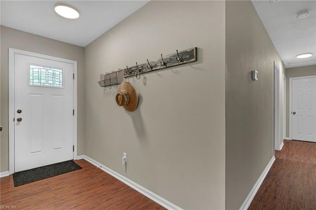6711 Lake View DR, Gloucester, VA 23061