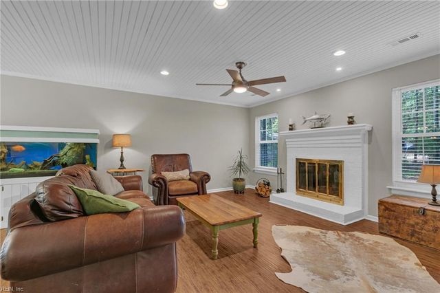 6711 Lake View DR, Gloucester, VA 23061