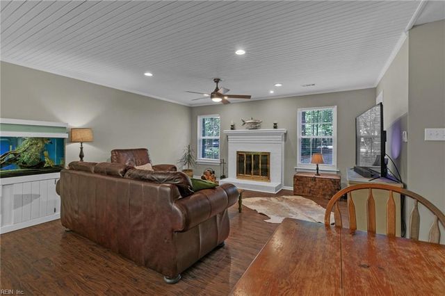 6711 Lake View DR, Gloucester, VA 23061