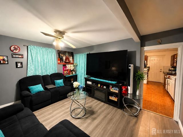 979 W 4th Street W, Plainfield, NJ 07063