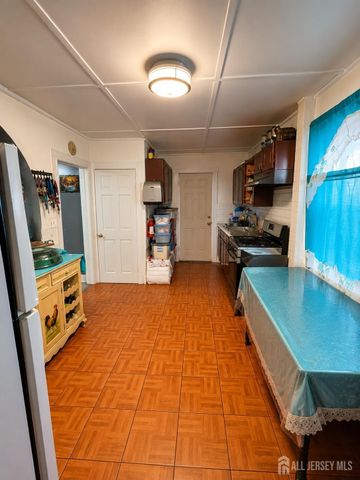 979 W 4th Street W, Plainfield, NJ 07063