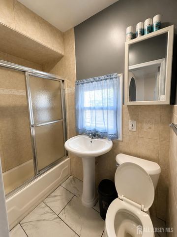 979 W 4th Street W, Plainfield, NJ 07063