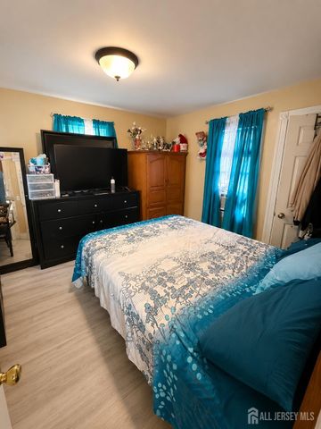 979 W 4th Street W, Plainfield, NJ 07063