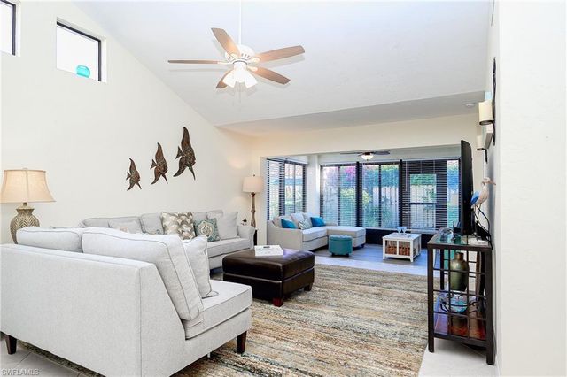 833 Reef Point CIR, Naples, FL 34108