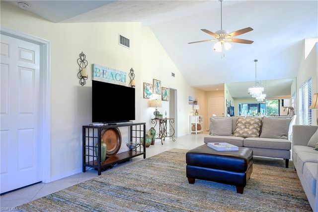 833 Reef Point CIR, Naples, FL 34108